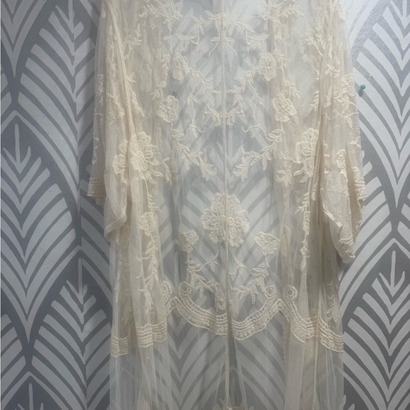 Elegant Cream Lace Kimono Coverup - Picture 2 of 6